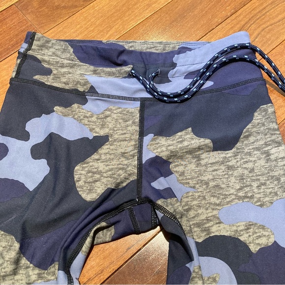 Aerie Women’s Camouflage Crop Leggings Blue Gray Size M - Picture 2 of 5